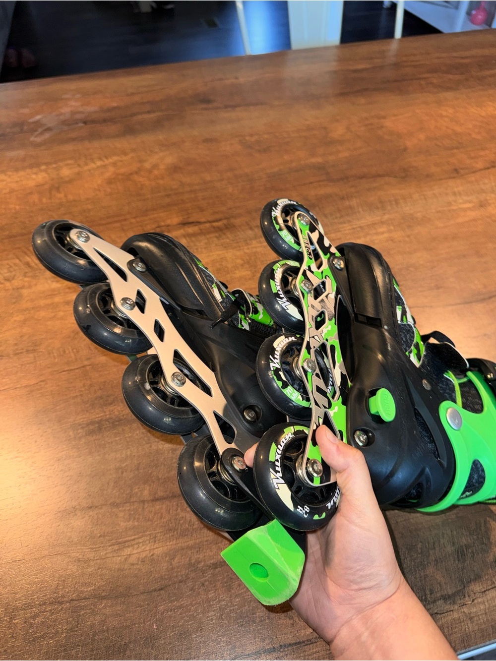 Kuxuan Adjustable Inline Skates Light Up Wheels Green Camo Roller Blades - Picture 7 of 7